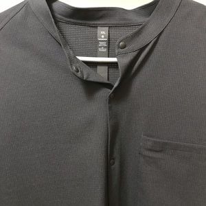 Lululemon Men’s No collar snap up XXL